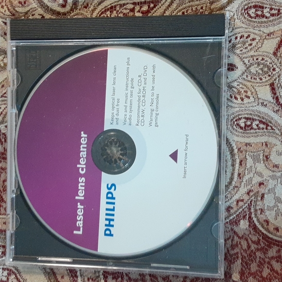 Free with purchase Phillips laser lens cleaner - Picture 2 of 4